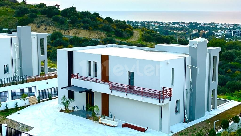 4+1 Villa zum Verkauf in Girne Edremit