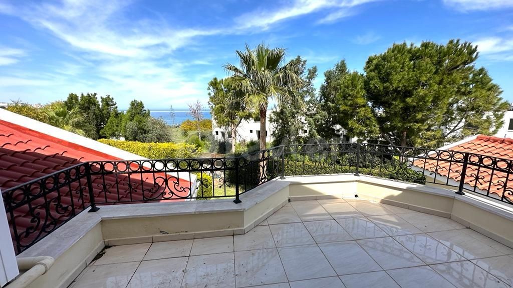 Girne Lapta Satılık 4+1 Villa / Havuzlu