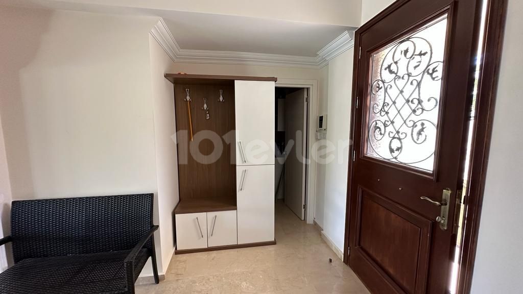 Girne Lapta Satılık 4+1 Villa / Havuzlu