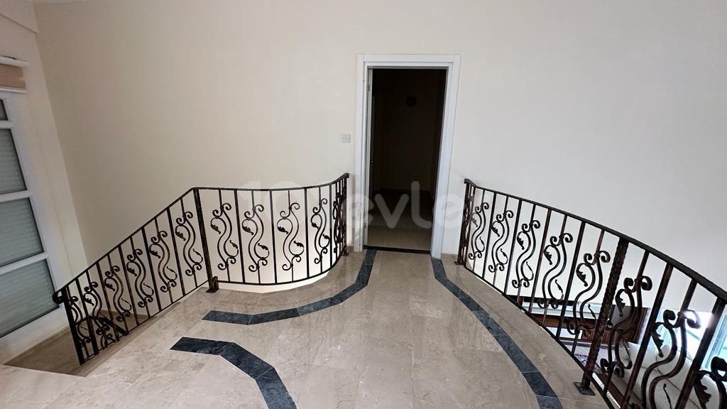 Girne Lapta Satılık 4+1 Villa / Havuzlu