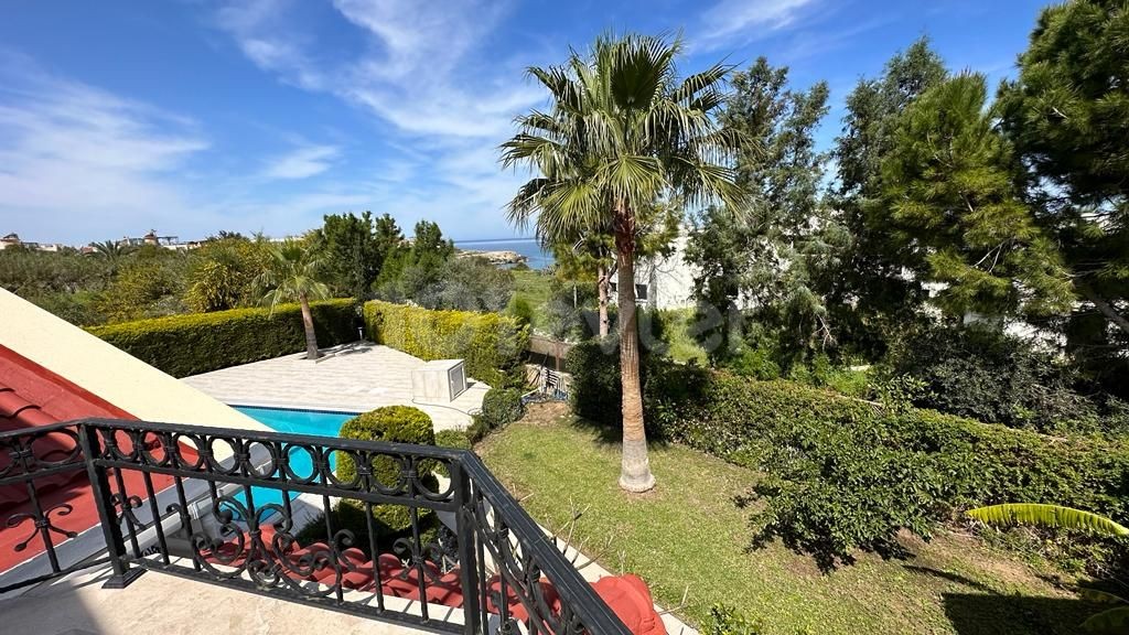 4 bedroom villa for sale in Kyrenia, Lapta