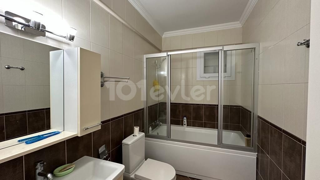 Girne Lapta Satılık 4+1 Villa / Havuzlu