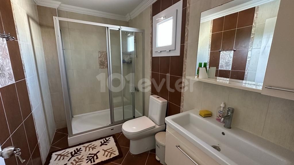 Girne Lapta Satılık 4+1 Villa / Havuzlu