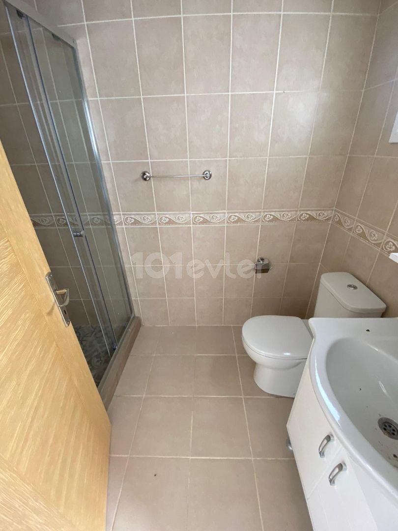 Girne  Karşıyaka Kiralık 3+1 Villa 