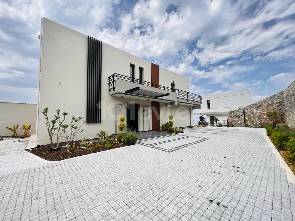 4 Bedroom Villa for Sale in Kyrenia, Edremit