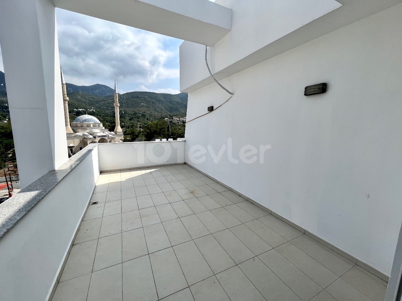 Girne Merkez Satılık 3+1 Penthouse Daire / Deniz Manzaralı