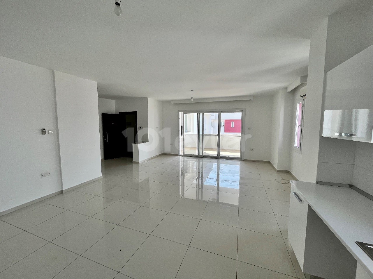 3 bedroom penthouse for sale in the center of Kyrenia 