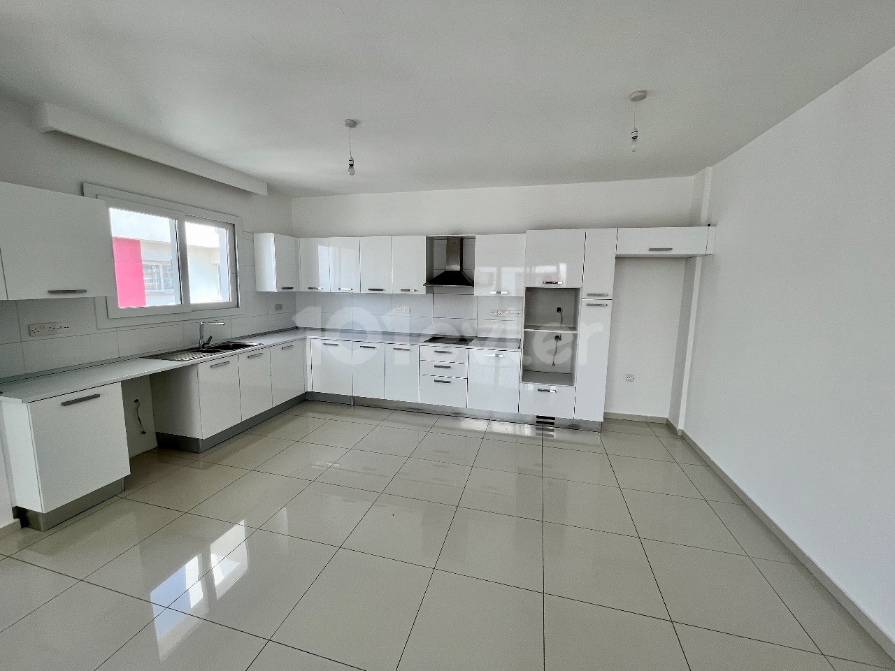 3 bedroom penthouse for sale in the center of Kyrenia 