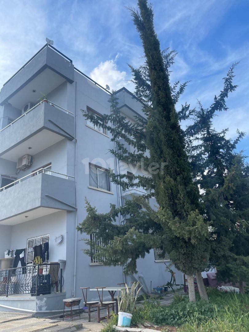 Komplettes türkisches Gebäude zum Verkauf in Famagusta Sakarya