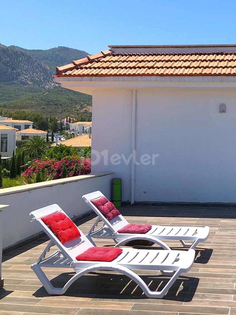 2+1 Penthouse zum Verkauf in Kyrenia Alsancak