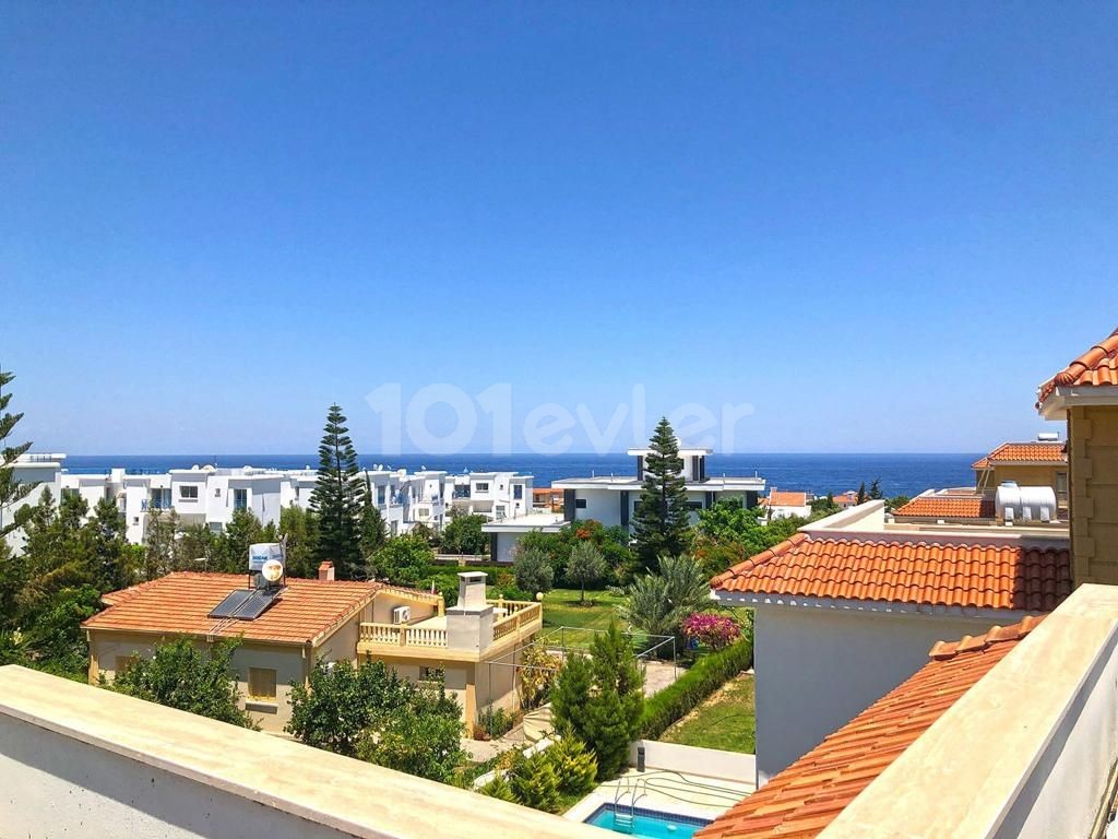 2+1 Penthouse zum Verkauf in Kyrenia Alsancak