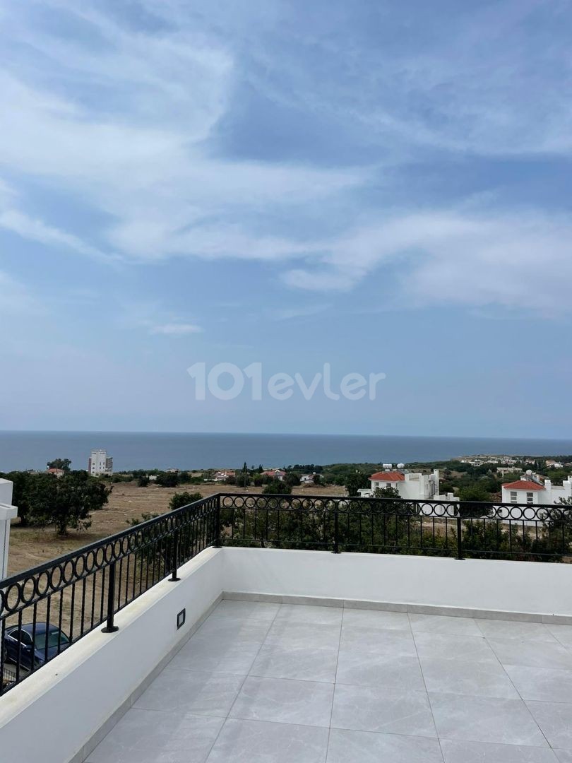 Girne Karşıyaka Satılık 3+1 Villa / Havuzlu