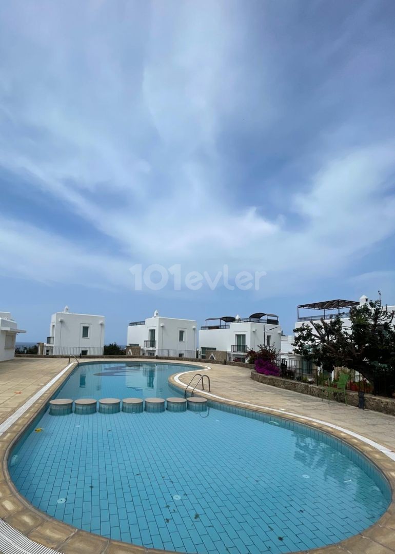 Girne Karşıyaka Satılık 3+1 Villa / Havuzlu