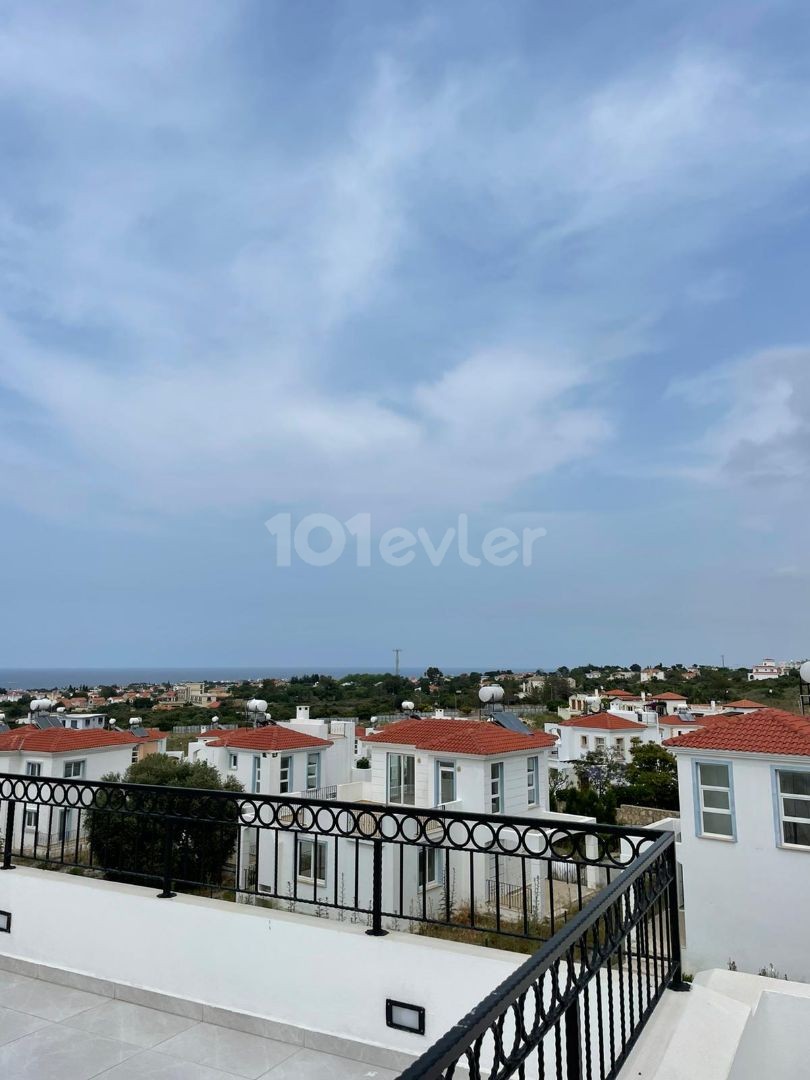 Girne Karşıyaka Satılık 3+1 Villa / Havuzlu