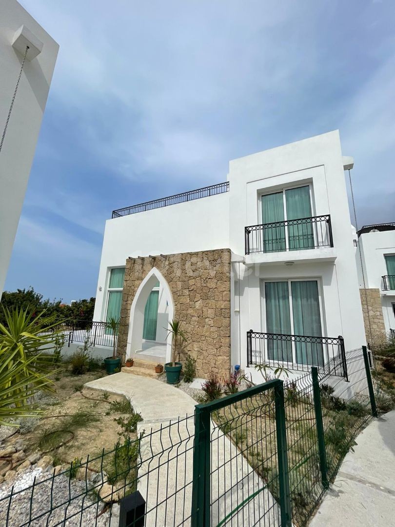 Girne Karşıyaka Satılık 3+1 Villa / Havuzlu