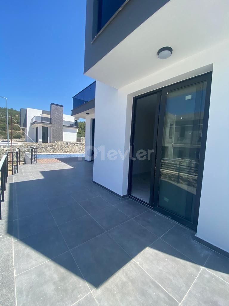 3+1 villa with pool for sale in Kyrenia/Edremit