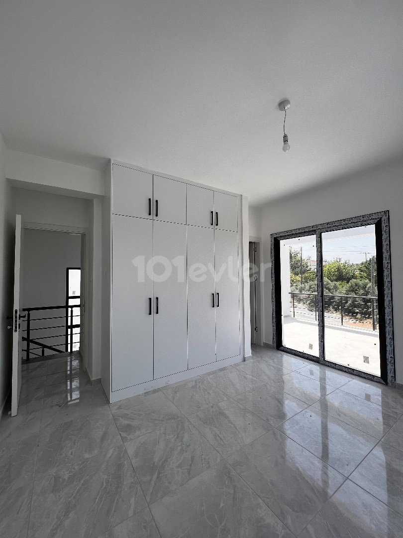 Karşıyaka'da Satılık 3+1 Yeni  Villa