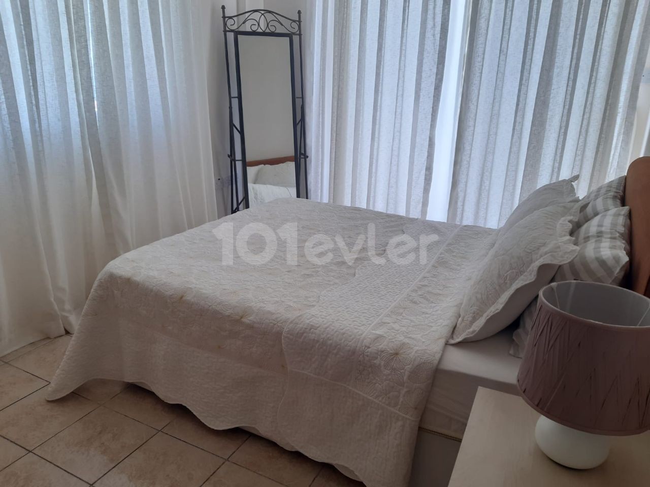 2+1 flat in a complex with pool for rent in Girne/Arapköy