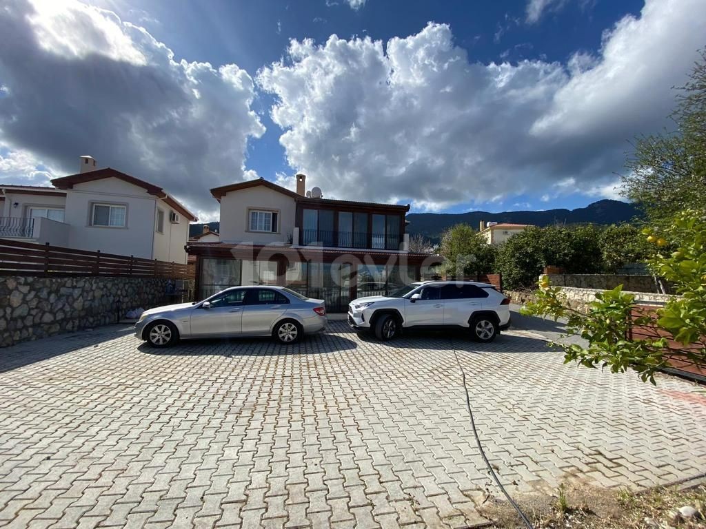 Geräumige Villa zum Verkauf in Alsancak