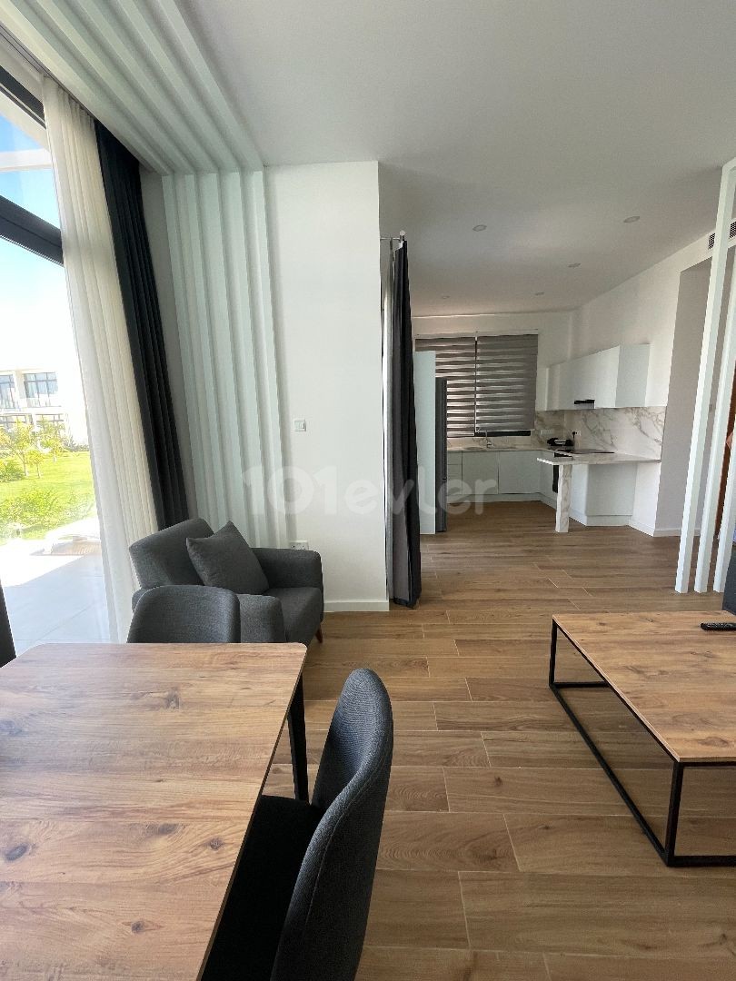 Eckgarten-Apartment mit 2 Schlafzimmern in Küçük Erenköy