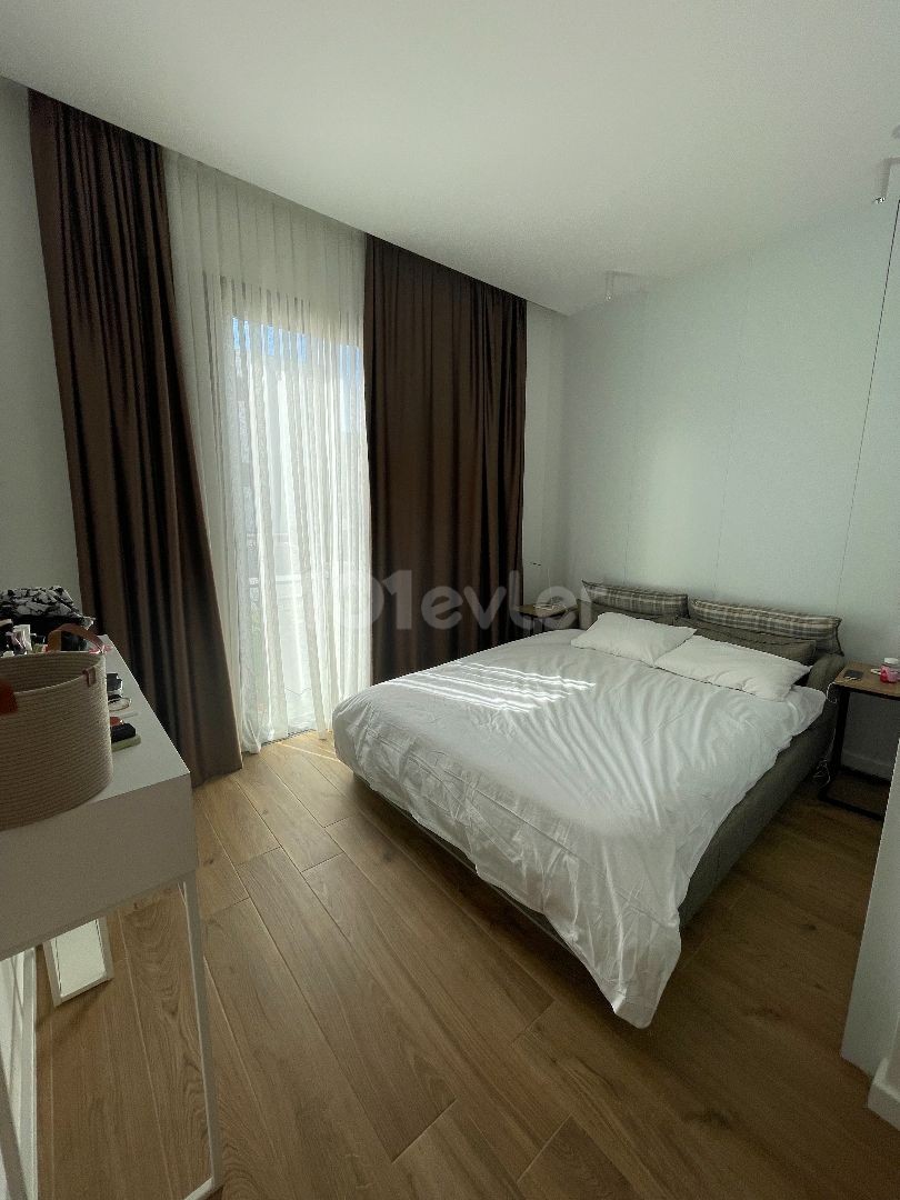 Eckgarten-Apartment mit 2 Schlafzimmern in Küçük Erenköy