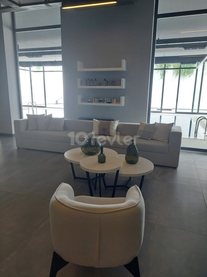 Eckgarten-Apartment mit 2 Schlafzimmern in Küçük Erenköy