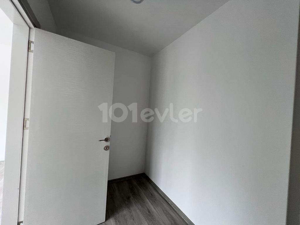 Girne Çatalköy'de satılık 5+2 ikiz villa