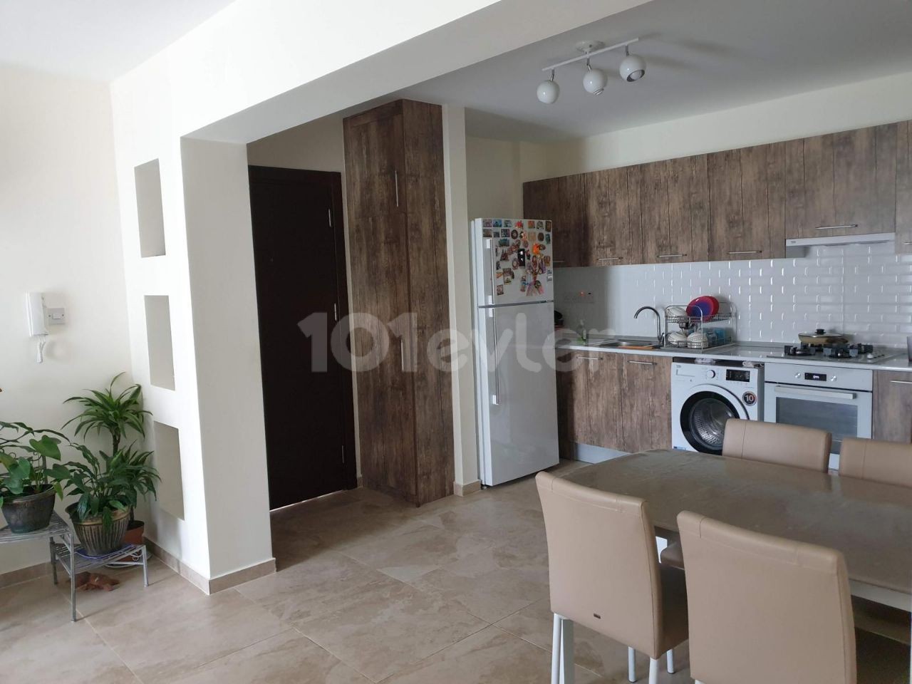 Продается 2-х комнатная квартира  в  г.Кириния район Каракум 