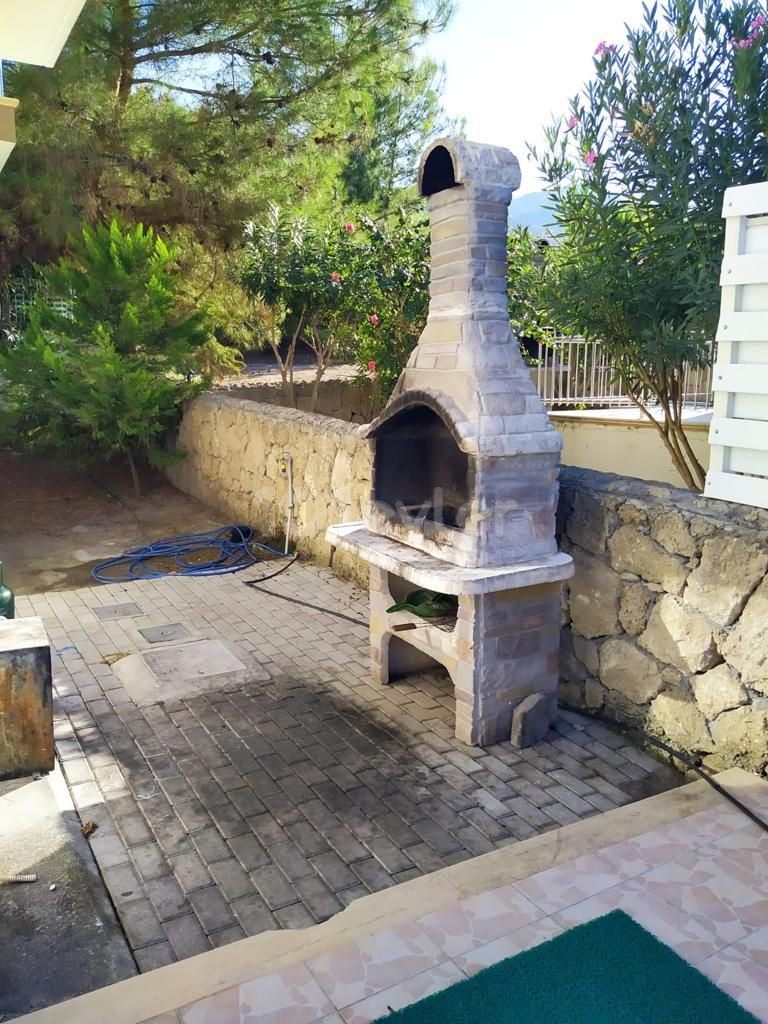 Girne Çatalköy'de Günlük Kiralık 4+1 Villa