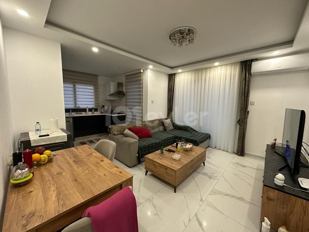 GİRNE ALSANCAK SATILIK 2+1 DAİRE  / SİTE İÇERİSINDE