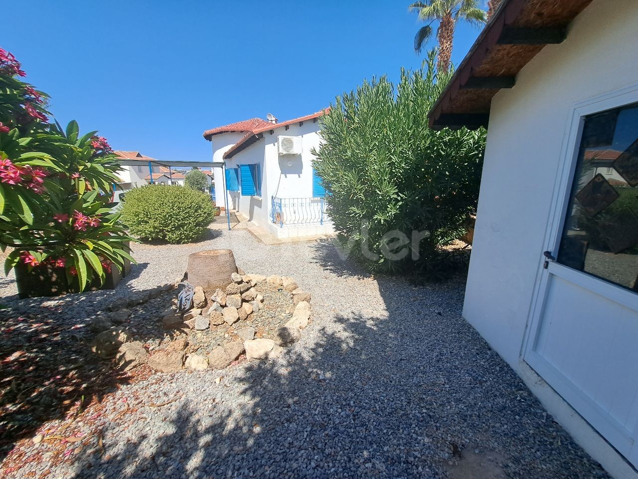 DETACHED VILLA WITH PRIVATE POOL FOR RENT