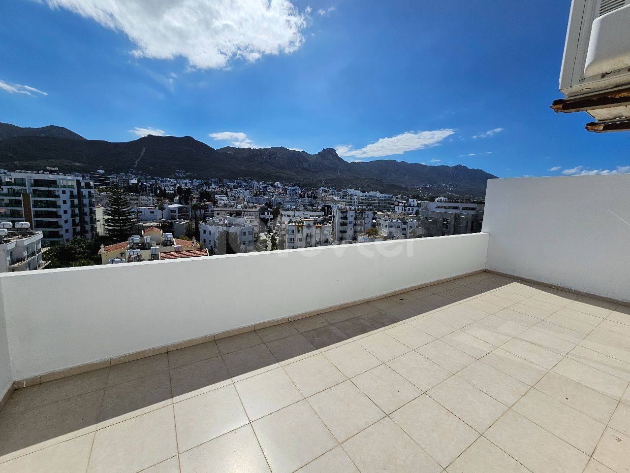 FOR SALE 2+1 PENTHOUSE KYRENIA CENTER