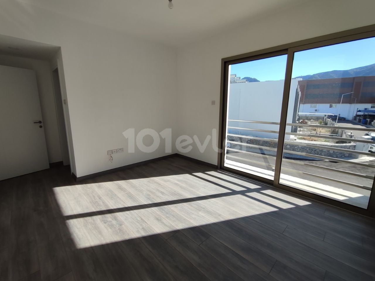 Girne   Alsancak Bölgesinde  Satlık 3+1 Ikiz Villa 