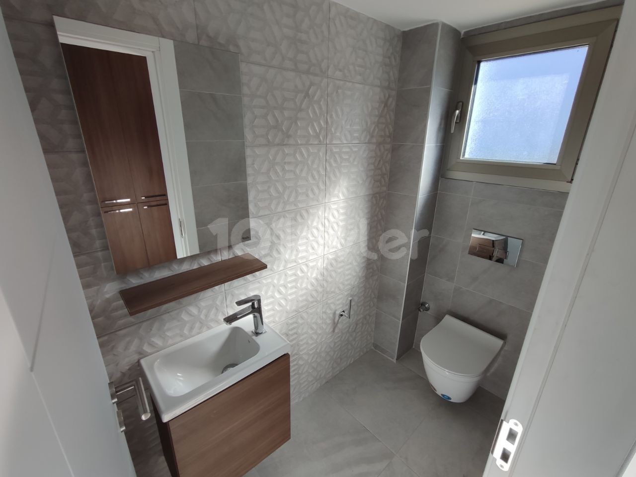 Girne   Alsancak Bölgesinde  Satlık 3+1 Ikiz Villa 