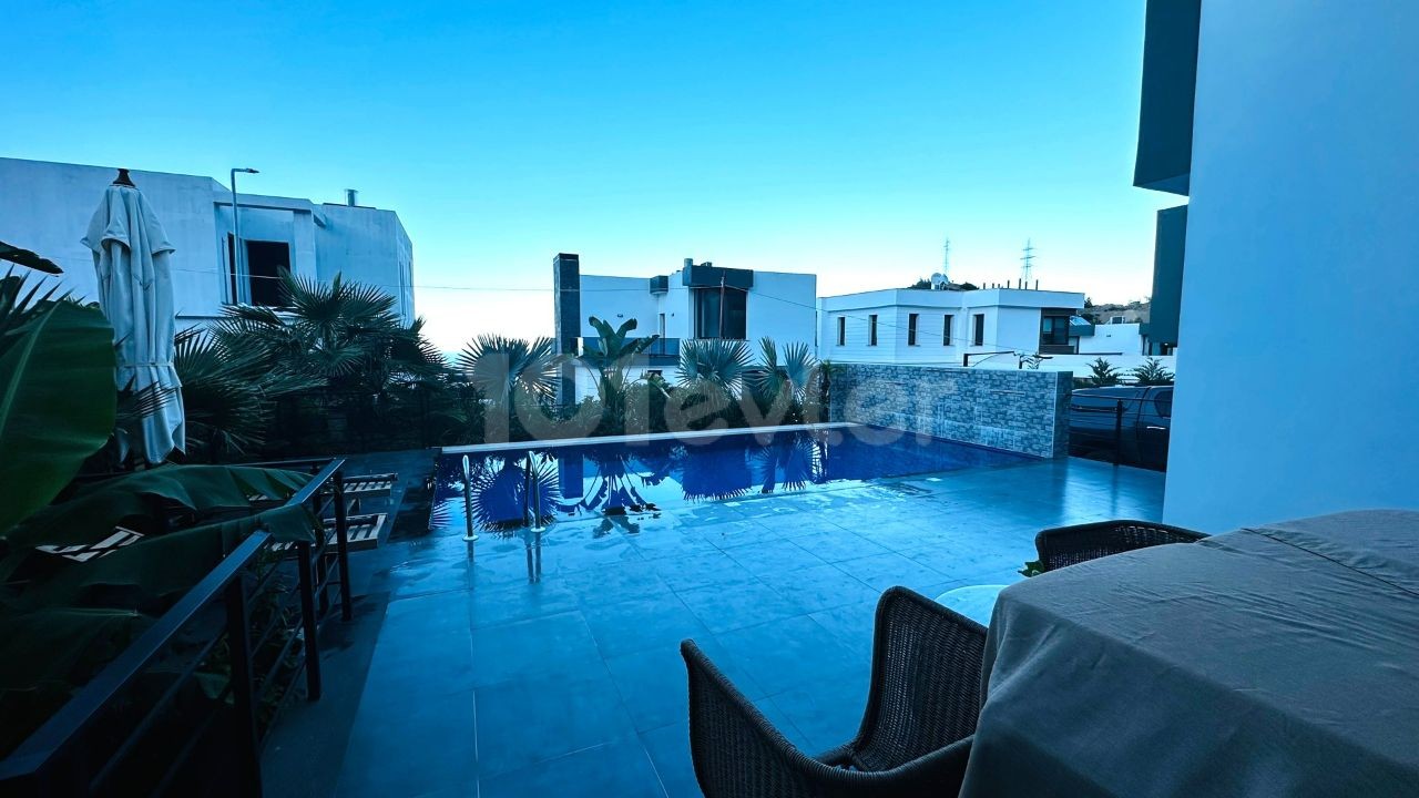 Karmi'de kiralık lüks özel havuzlu villa