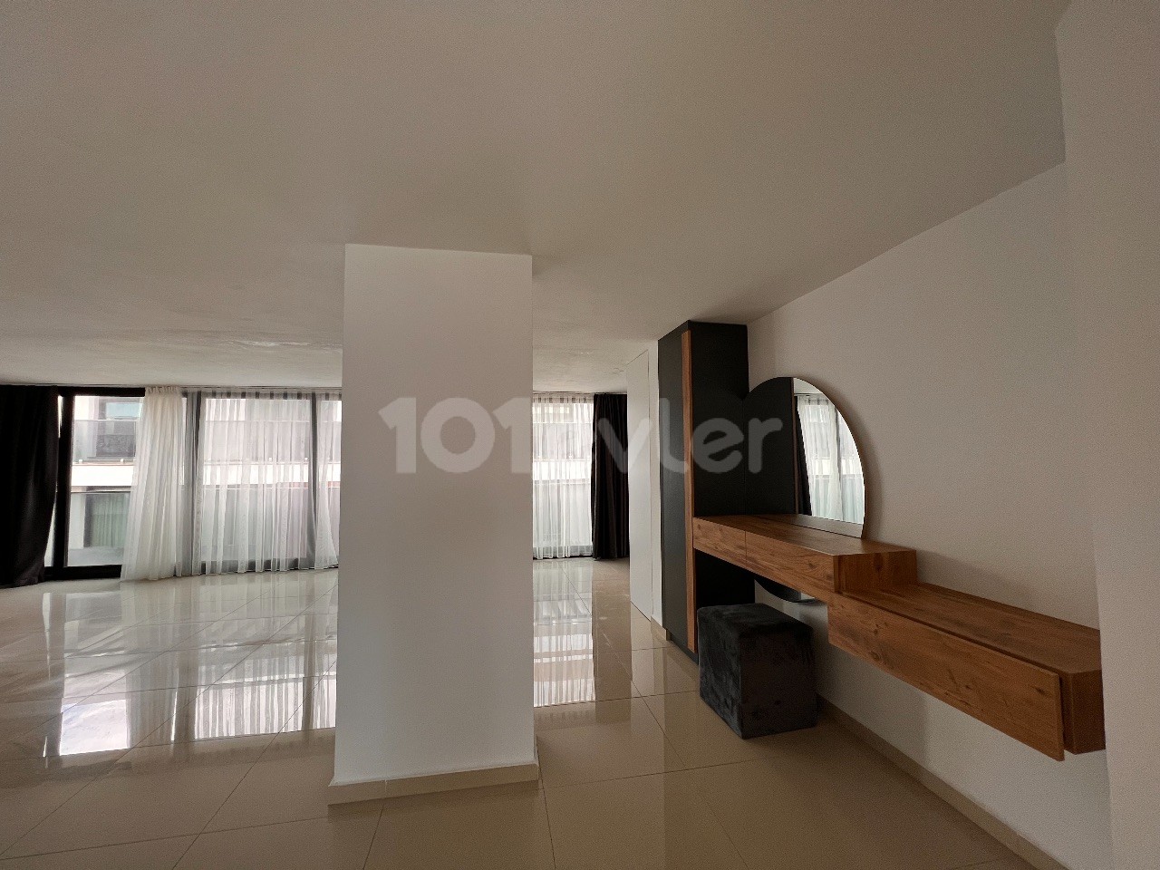 Gorgeous Penthouse 4+2 With Amazing View For Rent In Centre Of Kyrenia