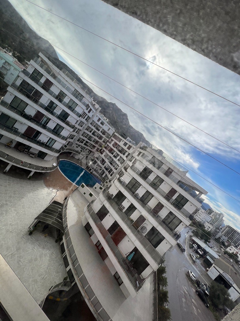 Великолепный пентхаус 4+2 с великолепным видом в аренду в центре Кирении