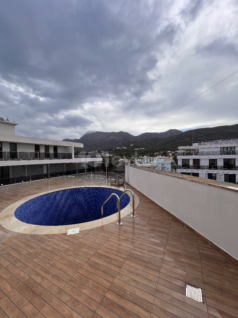 Wunderschönes Penthouse 4+2 mit herrlicher Aussicht zu vermieten im Zentrum von Kyrenia