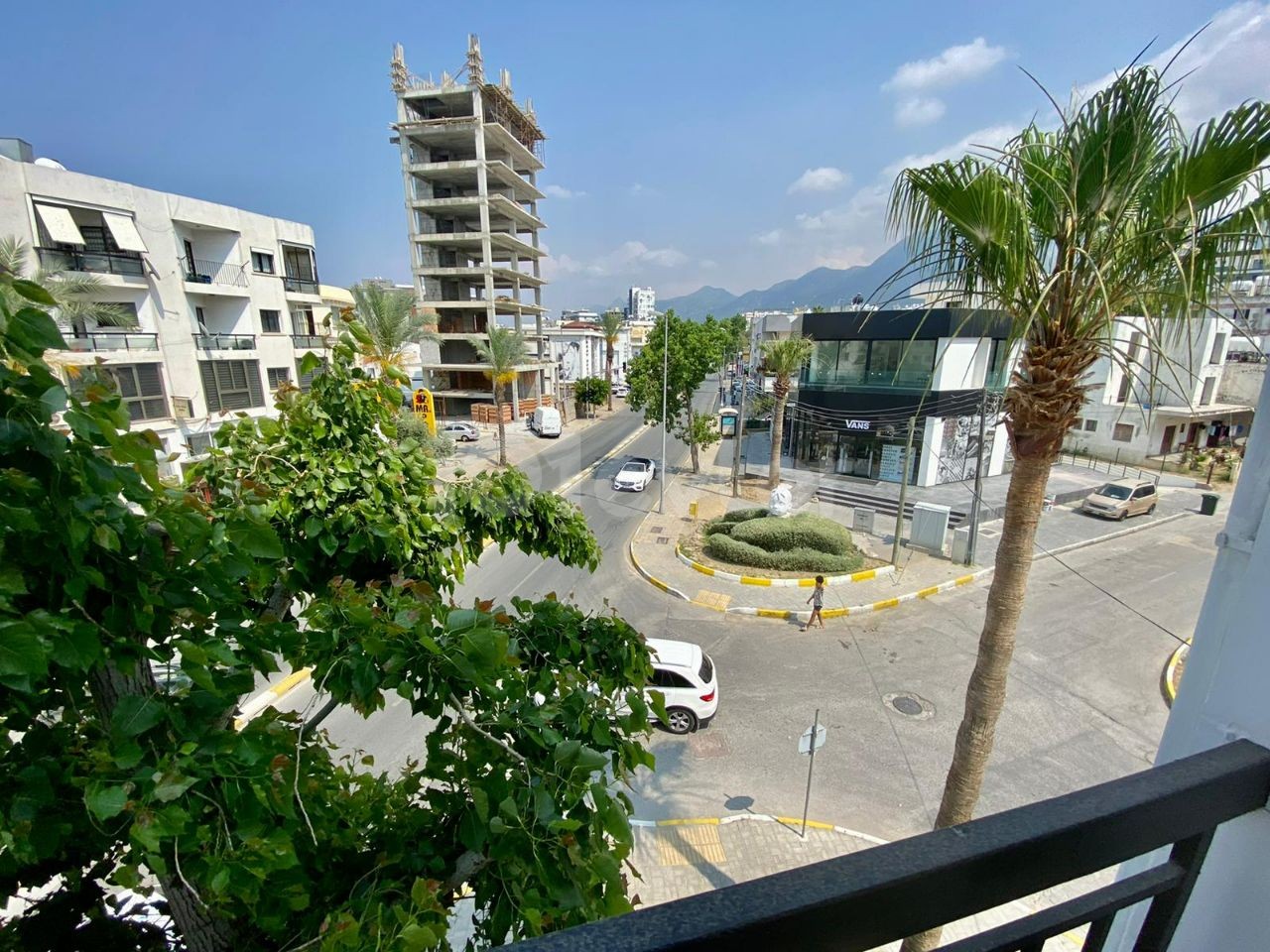 Büro zu vermieten an der belebtesten Straße von Kyrenia
