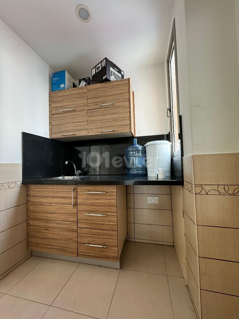 girne merkezde kiralık ticari dükkan