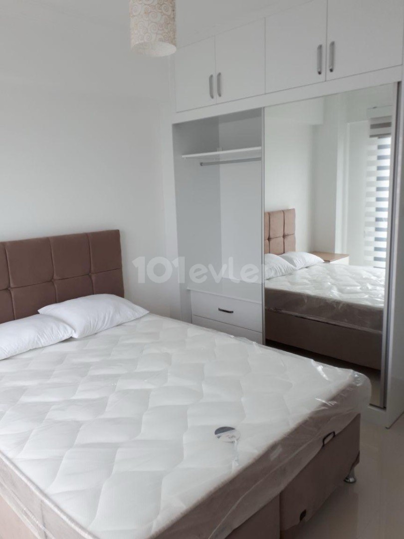 Girne merkez satılık komple bina. 18 Esyali apartman 2+1 ve 1+1 + lojman 10 oda. Yuksek kira getirisi. 