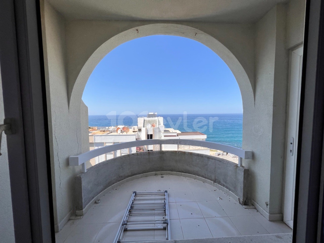 3 bedroom apartment for rent. Kyrenia city center. SEA VIEW