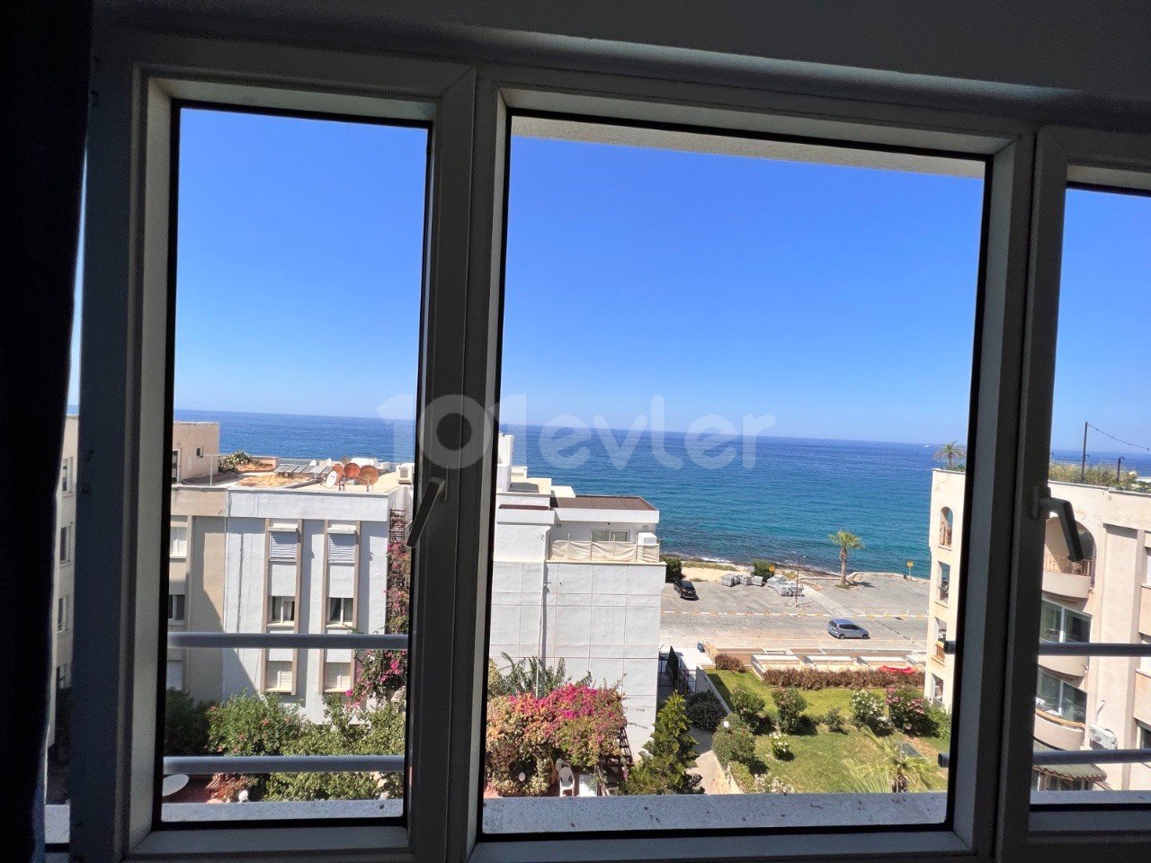 3 bedroom apartment for rent. Kyrenia city center. SEA VIEW