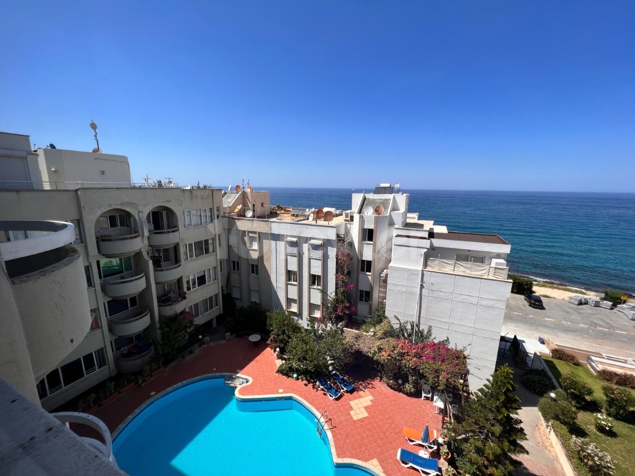 3 bedroom apartment for rent. Kyrenia city center. SEA VIEW