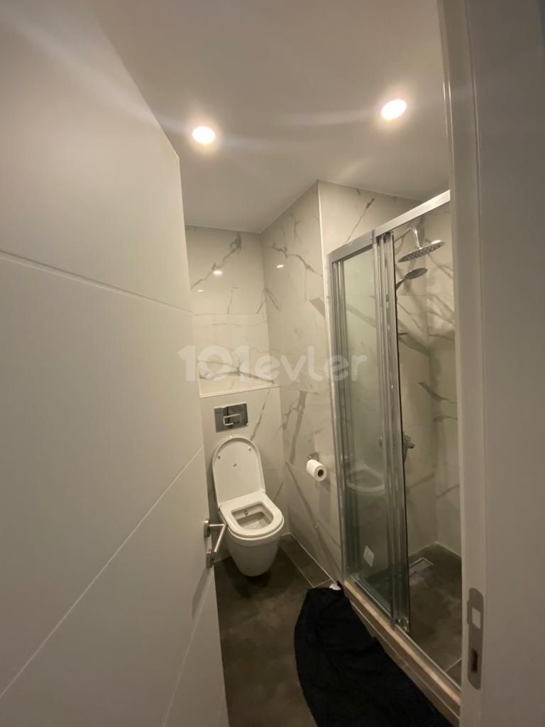  GİRNE MERKEZDE-ASLANLIVİLLA ARKASI- 2+1- PENTHOUSE SATILIK