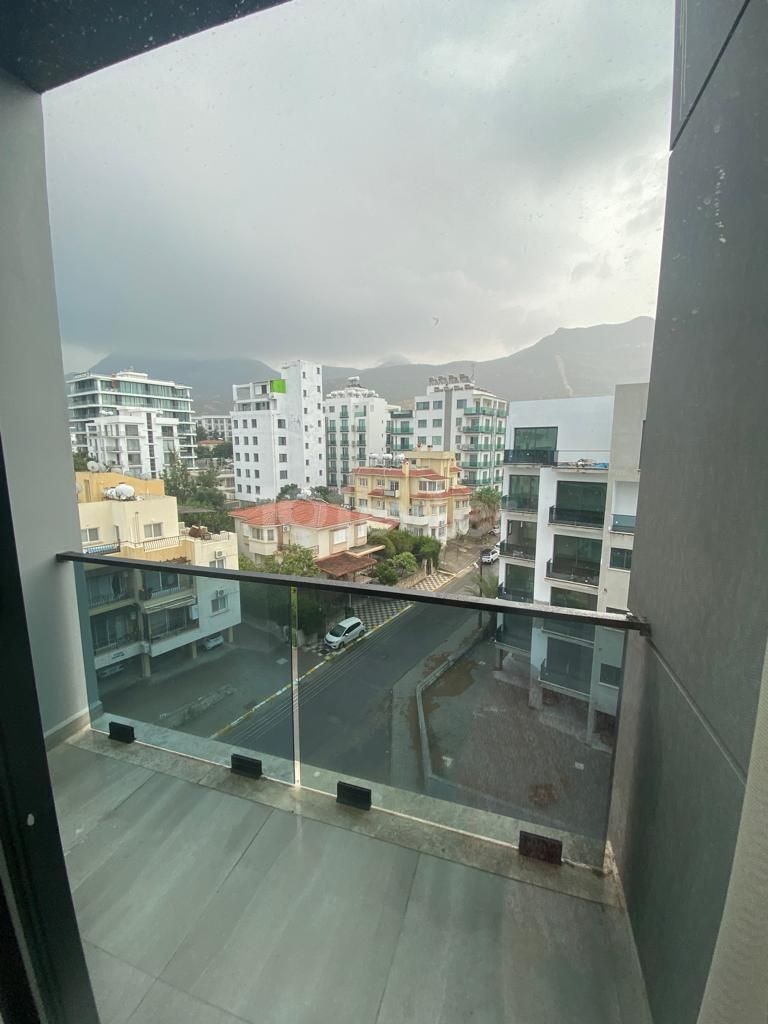  GİRNE MERKEZDE-ASLANLIVİLLA ARKASI- 2+1- PENTHOUSE SATILIK