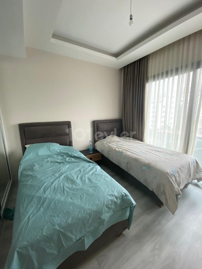  GİRNE MERKEZDE-ASLANLIVİLLA ARKASI- 2+1- PENTHOUSE SATILIK