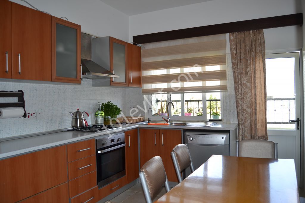 GAZİMAĞUSA YENİBOĞAZİÇİ KÖYÜNDE SATILIK 3+1 DAİRE