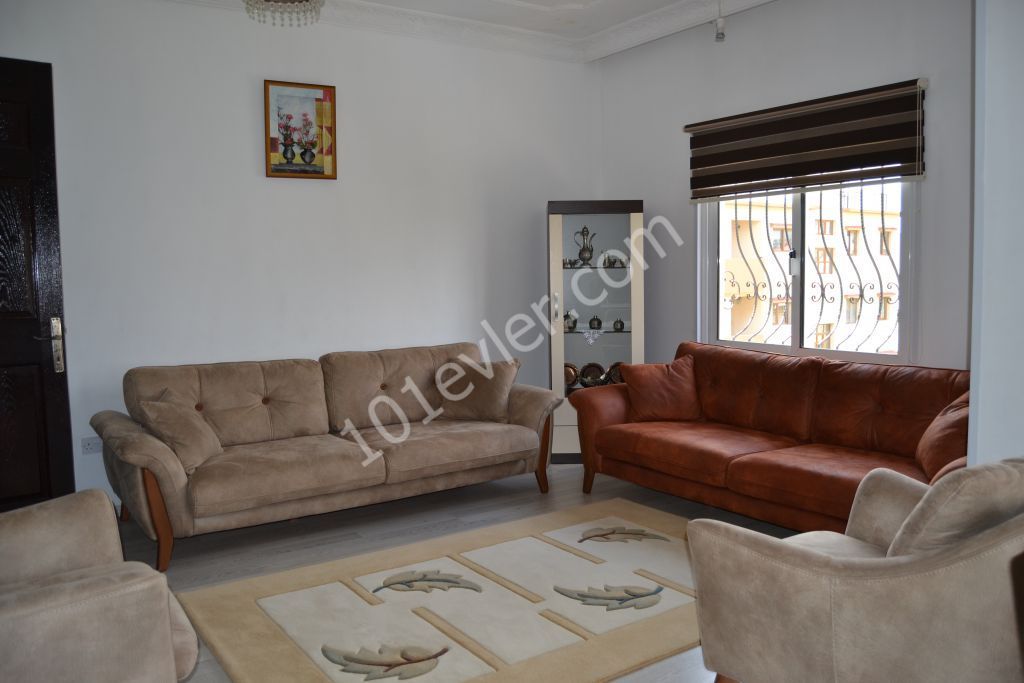 GAZİMAĞUSA YENİBOĞAZİÇİ KÖYÜNDE SATILIK 3+1 DAİRE