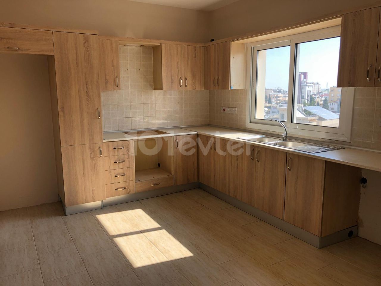 GAZİMAĞUSA SAKARYA' DA SATILIK 3+1 DAİRE